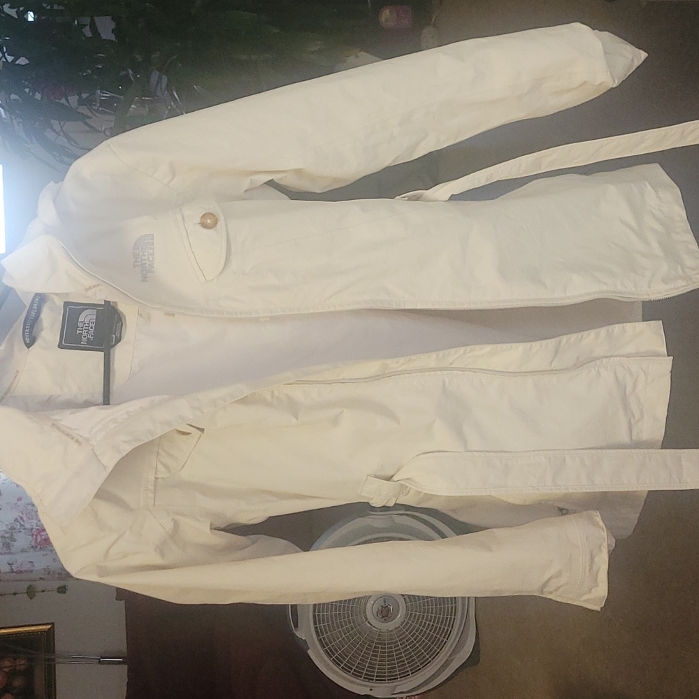 NORTH FACE Rain coat. Ivory color